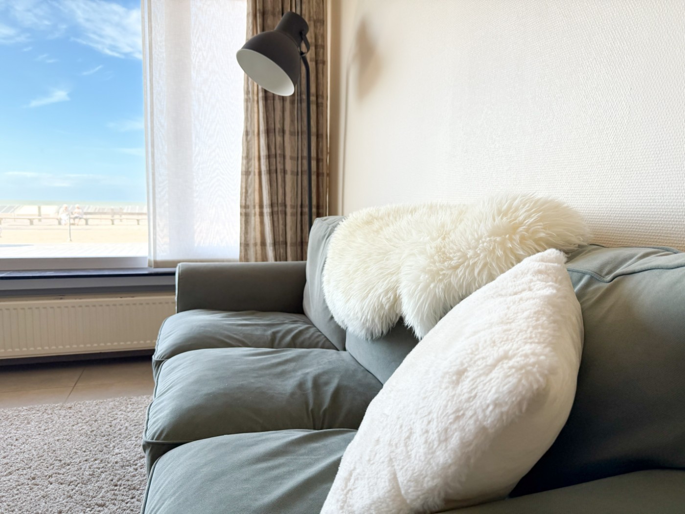 Detail Sofa met uitzicht 2