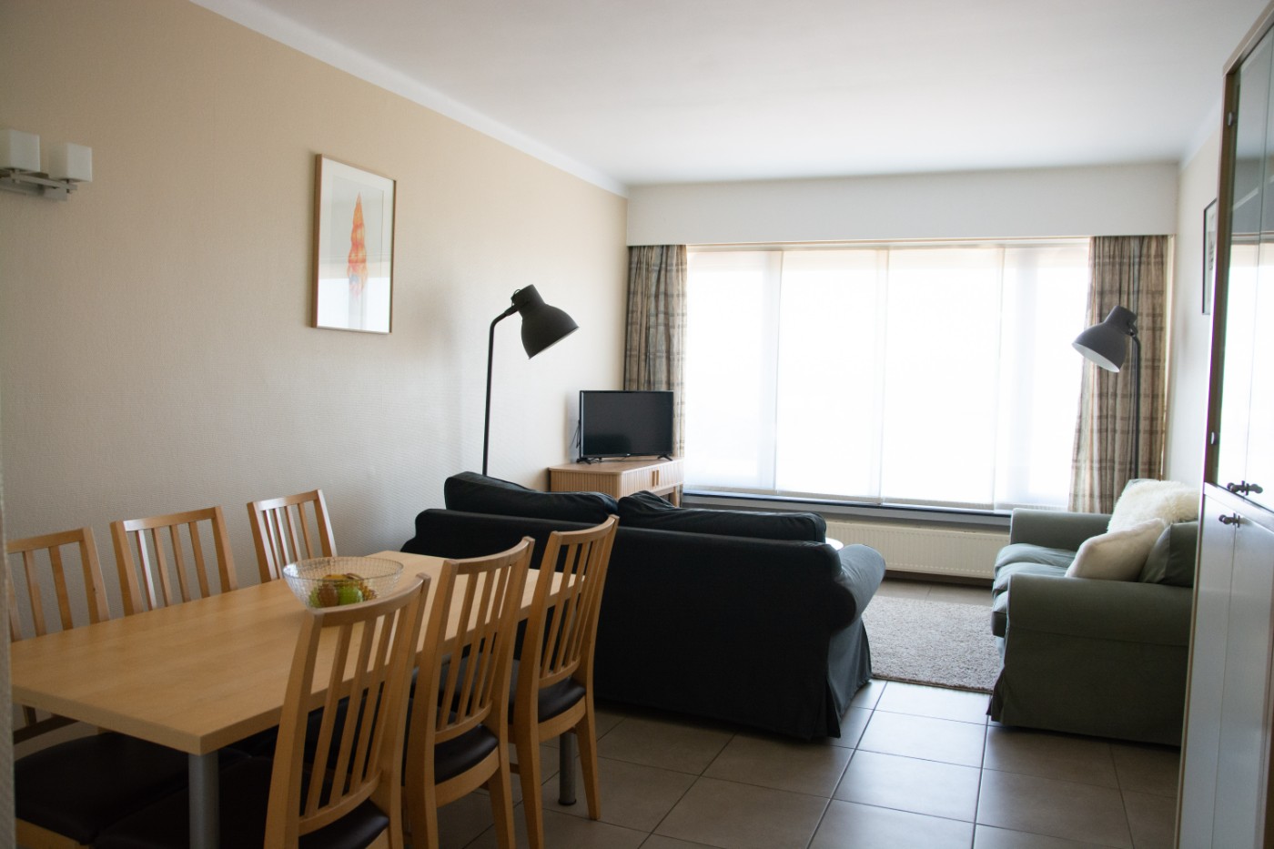 Overzicht eetkamer en zitkamer